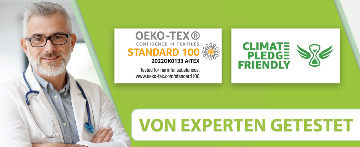 Ein lächelnder Experte in weißem Kittel, ein Mediziner, neben den Zertifikaten 'OEKO-TEX STANDARD 100' und 'CLIMATE PLEDGE FRIENDLY', unterstreicht die Botschaft 'Von Experten getestet', was Qualität und Vertrauenswürdigkeit des Keilkissens betont.