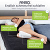 Weißes Kniekissen mit wabenartiger Oberfläche, stützt das Knie in Seitenlage